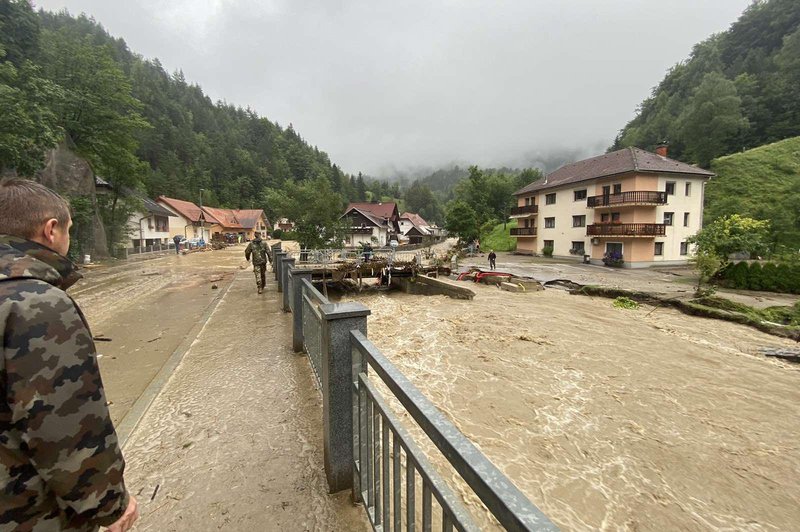 To so zadnje informacije o tem, kakšno je stanje v od sveta odrezani Črni na Koroškem (foto: Slovenska vojska)