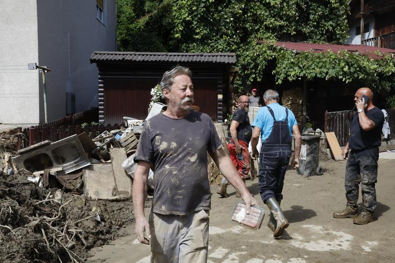 Prizadetim v poplavah lahko pomagate prek nove aplikacije, preverite, kaj potrebujejo na terenu! (foto: Borut Živulović/Bobo)