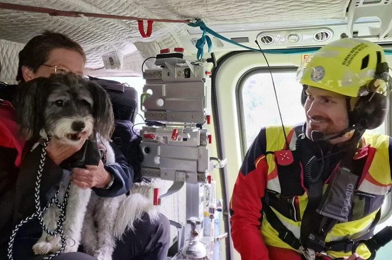 Čudeži se dogajajo: med uničujočimi poplavami našli Cooperja in s helikopterjem rešili Bolta! (foto: Slovenska policija / Facebook)