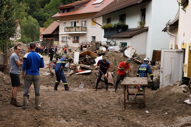 Dobra novica za prizadete v poplavah: znesek na položnici bo občutno nižji (foto: Profimedia)