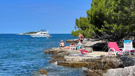 Zdaj je dokončno: Hrvati uvajajo vstopnino za dostop do plaž