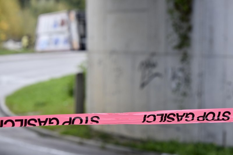 Na štajerski avtocesti zagorelo vozilo, a to še zdaleč ni vse (foto: Žiga Živulovič jr./Bobo)