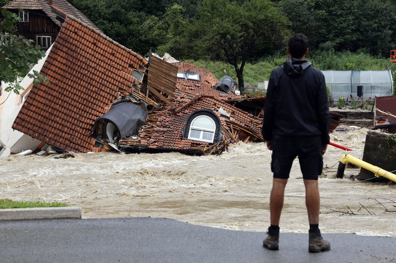 Duševne stiske ob poplavah: več kot 300 ljudem nudili psihološko pomoč (foto: Bobo)