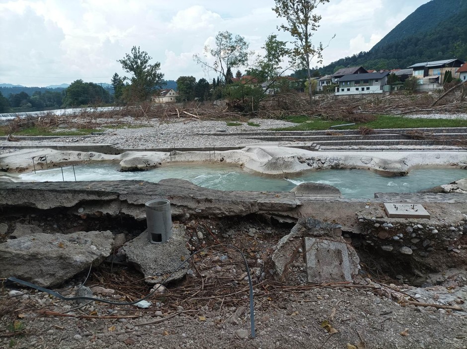 Katastrofa na obrobju Ljubljane: kaj je ostalo od znanega kajakaškega centra v Tacnu? (FOTOGALERIJA)