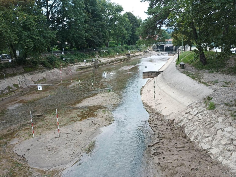 Katastrofa na obrobju Ljubljane: kaj je ostalo od znanega kajakaškega centra v Tacnu? (FOTOGALERIJA)