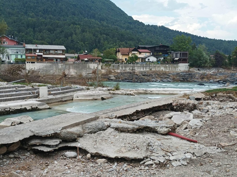 Katastrofa na obrobju Ljubljane: kaj je ostalo od znanega kajakaškega centra v Tacnu? (FOTOGALERIJA)