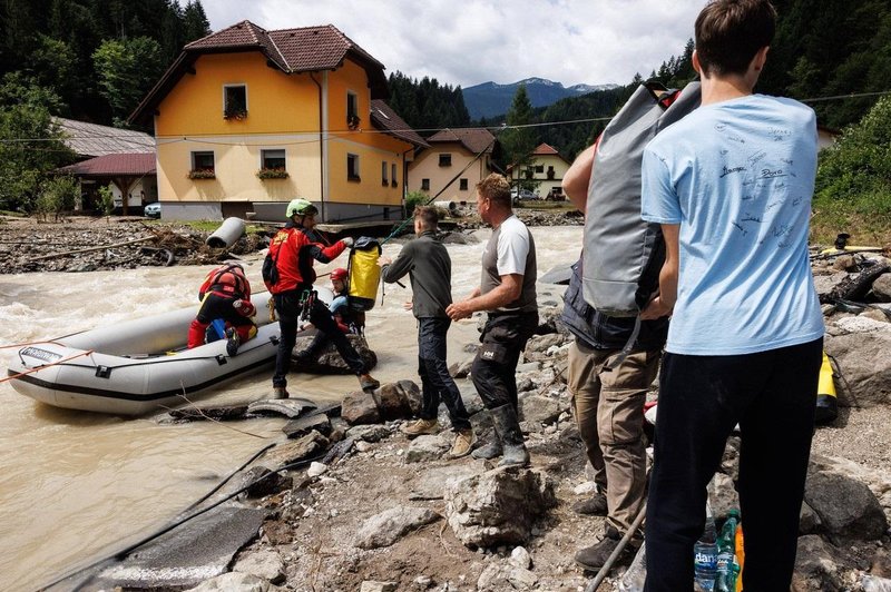 V nesreči niso sami: za žrtve poplav po novem tudi vrednostne kartice (foto: Profimedia)