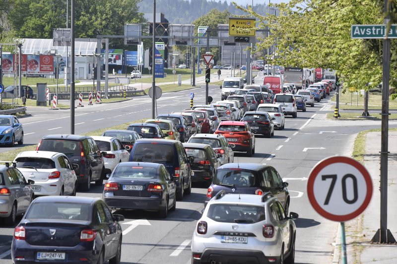 "Zadnje čase kar padem čez Ljubljano": zakaj je nenadoma v središču občutno manj prometa in kje so vsi vozniki? (foto: Žiga Živulovič jr./Bobo)