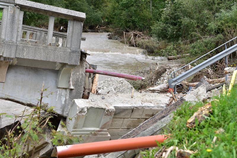 V strugi Kamniške Bistrice so odkrili ročno bombo, v Ljubljani našli minometni mini (foto: Igor Kupljenik/Bobo)