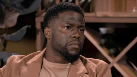 Komik Kevin Hart pristal na invalidskem vozičku: "Sem najbolj neumen človek na svetu" (VIDEO)