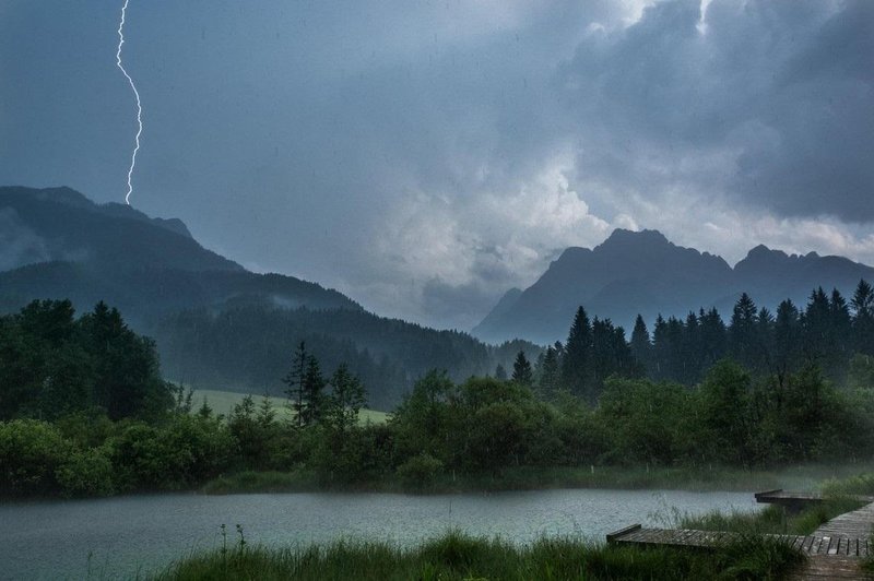 Strah pred ponedeljkom: kakšno vreme prihaja nad Slovenijo? (foto: Profimedia)