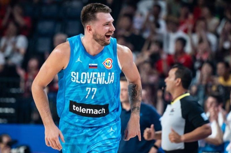 Nori na Luko Dončića: ste že videli čestitko, ki jo je slovenski zvezdnik na Japonskem prejel za ... zaroko?! (VIDEO) (foto: FIBA)