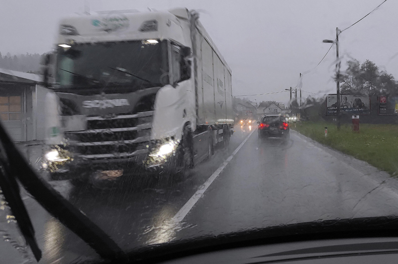 Ekstremna količina padavin tokrat na Dolenjskem? Pade lahko preko 100 litrov dežja na kvadratni meter (foto: Bobo)