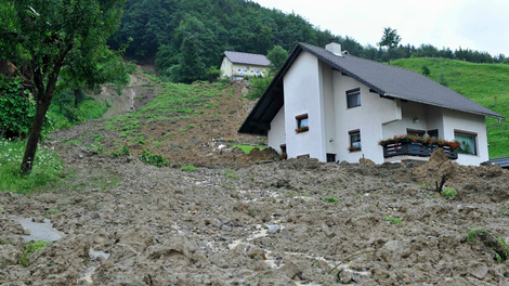 Zaradi obilnih padavin povečana nevarnost za nastanek zemeljskih plazov