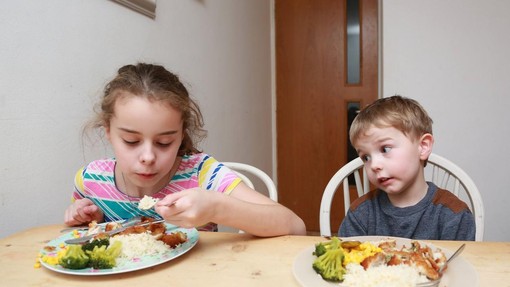 Štirje preprosti triki, ki najmlajše spremenijo v ljubitelje sadja in zelenjave