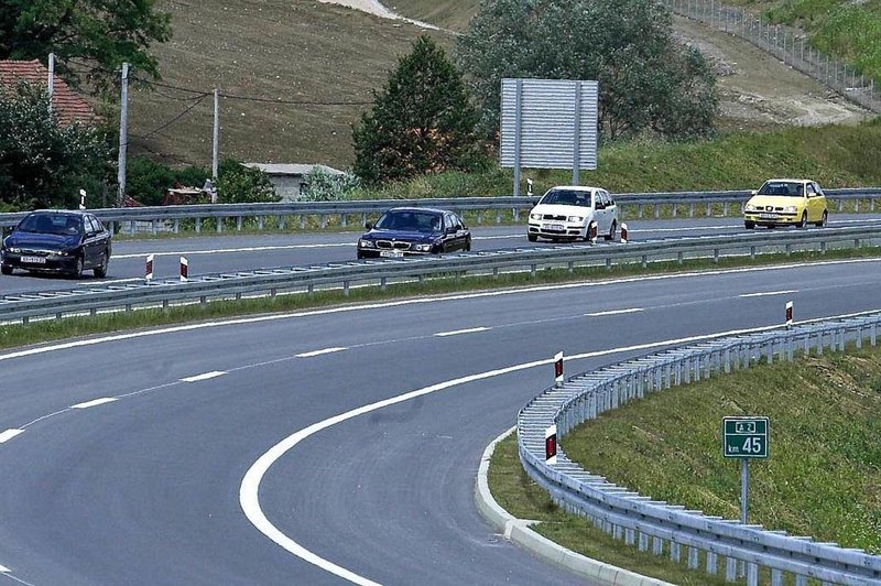 42-letnemu vozniku so namerili rekordno vrednost alkohola v krvi. Policisti niso mogli verjeti očem, test so ponovili (foto: Bobo)