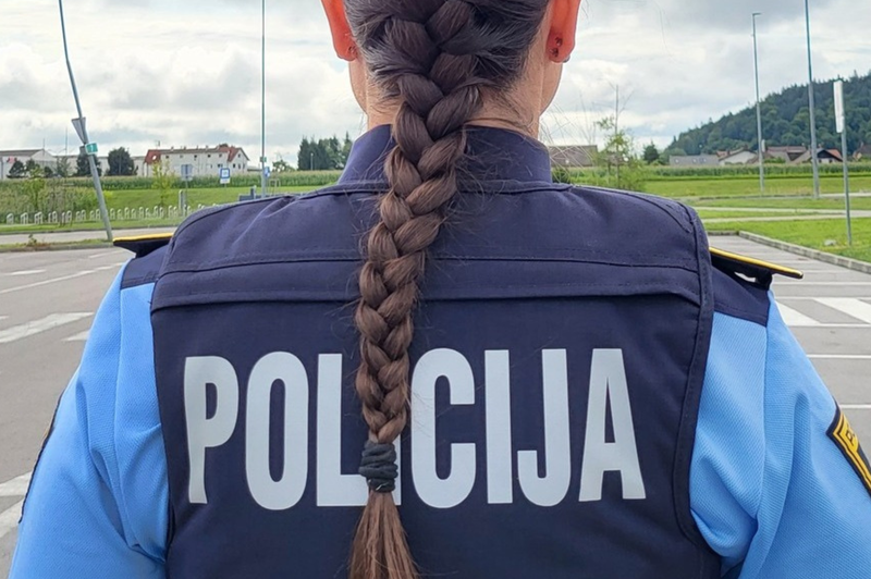 Neverjetno, kako je Slovenec v vrtec prevažal otroka: policisti so ga oglobili in mu prepovedali nadaljnjo vožnjo (foto: Facebook/Slovenska policija)