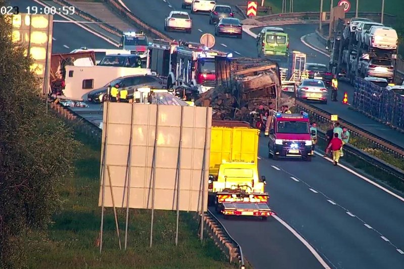 Tragedija na obrobju Ljubljane: znane so okoliščine grozljive prometne nesreče, ki je vzela tri življenja (foto: OmrežjeX/promet.si)