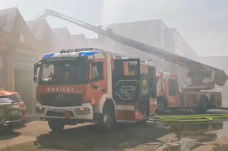 VIDEO: V Mariboru izbruhnil požar, s katerim se je borilo kar 60 gasilcev (foto: Facebook/Dejan Gjuro)