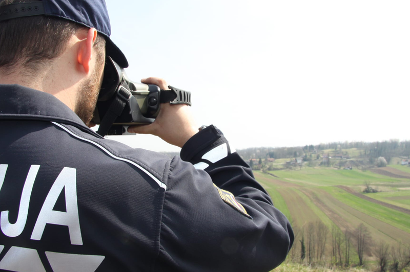 Vse večji pritisk nezakonitih migrantov: bo tudi Slovenija uvedla nadzor na državnih mejah? (foto: PU Novo mesto)