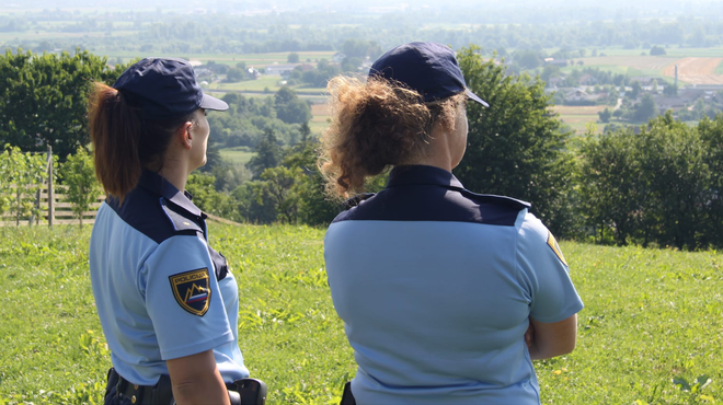 Na nujnem sestanku sprejeli odločitev, kako bodo izboljšali varnost na območjih, kjer živijo Romi (foto: PU Novo mesto)