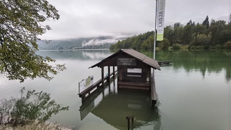 Vreme je spet pokazalo zobe: tokrat pod vodo Bohinj (FOTO)