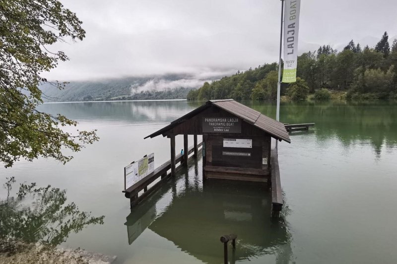 Vreme je spet pokazalo zobe: tokrat pod vodo Bohinj (FOTO) (foto: Facebook/posnetek zaslona/Neurje.si)