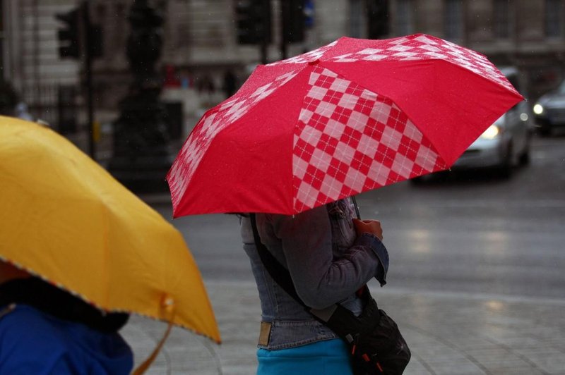 Pripravite dežnike: v tem delu Slovenije napovedane krajevne plohe (foto: Profimedia)