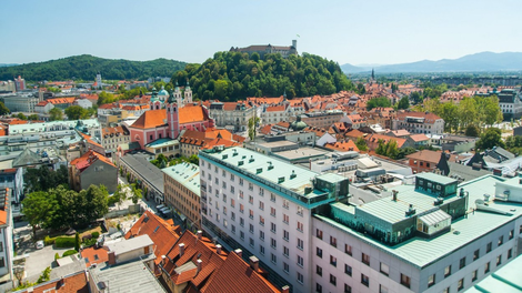 Ulica v središču Ljubljane bo dlje časa zaprta za ves promet: kaj je razlog za takšno odločitev?