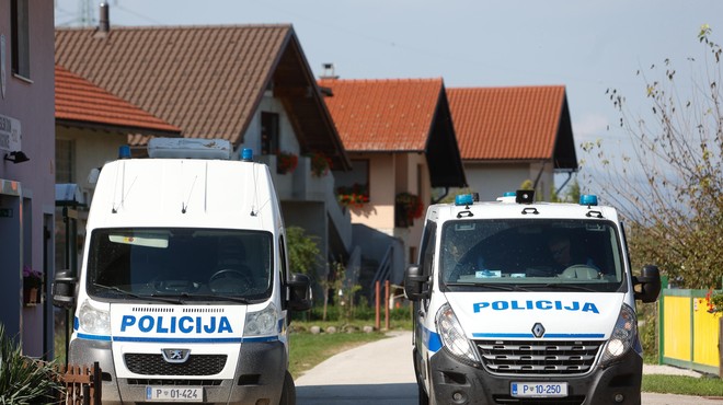 Konec tedna policisti prijeli 400 tujcev, ki so nezakonito prečkali mejo (foto: Bobo)