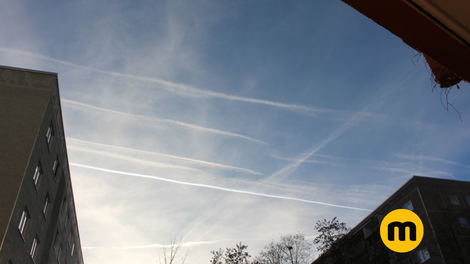 Chemtrails: zakaj teorija zarote o kemičnih sledeh ne pije vode? Razlaga nastanka letalskih sledi na nebu je nadvse preprosta