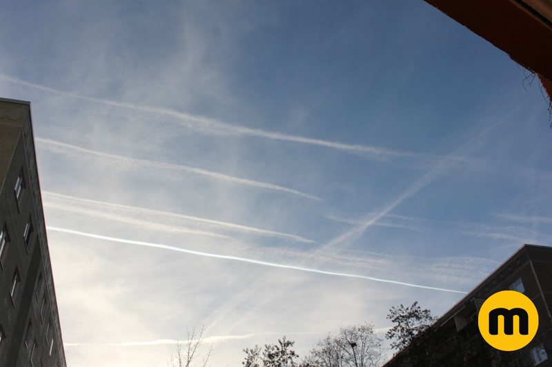 Chemtrails: zakaj teorija zarote o kemičnih sledeh ne pije vode? Razlaga nastanka letalskih sledi na nebu je nadvse preprosta (foto: Profimedia)