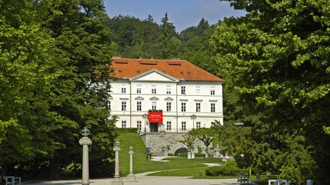 Zakaj največji mestni park v Ljubljani nima javnih stranišč? "Ureditev ni preprosta, ker ..." (Mestna občina odgovarja)