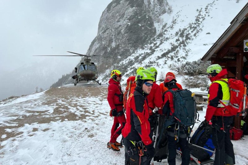 Poskus uboja? Plaz na Mali Mojstrovki zasul sedem ljudi, policisti ugotovili, da ga je nekdo sprožil namerno (imamo podrobnosti) (foto: GRZS/posnetek zaslona)