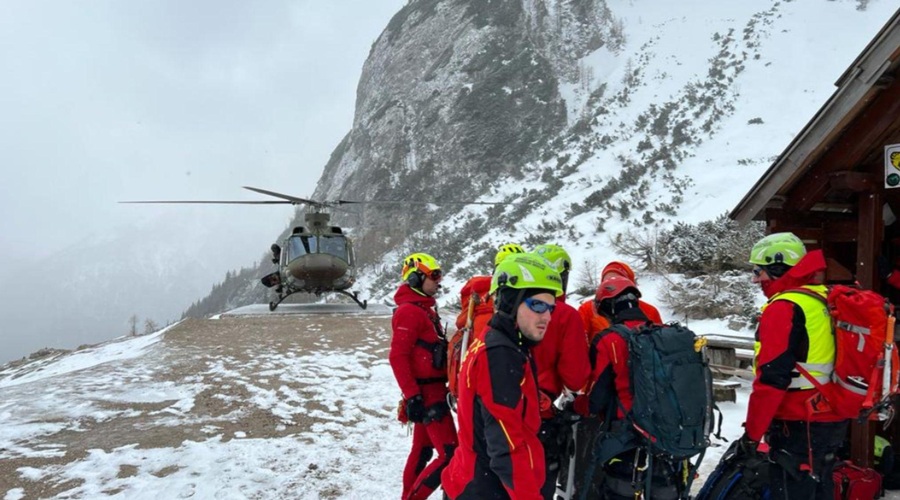 Poskus uboja? Plaz na Mali Mojstrovki zasul sedem ljudi, policisti ugotovili, da ga je nekdo sprožil namerno (imamo podrobnosti) (foto: GRZS/posnetek zaslona)