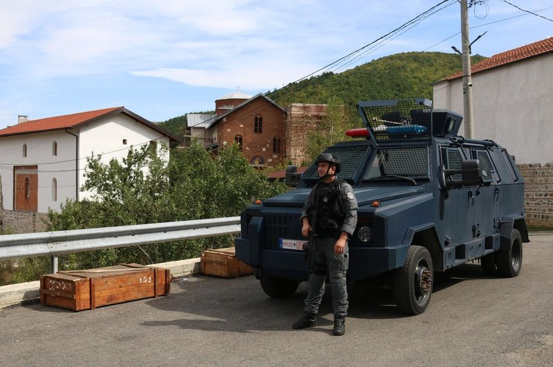 Na Kosovu je spet vroče: posebna protiteroristična enota vdrla v klinični center v Kosovski Mitrovici (foto: Profimedia)