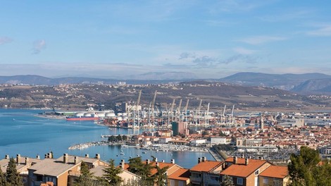 Ste vedeli, da je bilo to priljubljeno slovensko mesto nekoč otok? Poglejte, kako je bilo videti (FOTO)