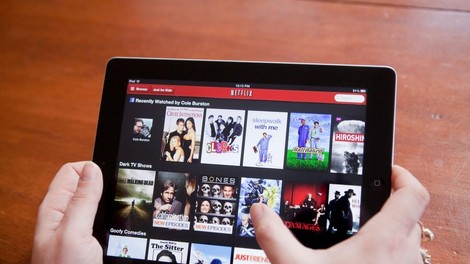 Netflix znova dvignil cene naročnin, številni uporabniki grozijo z odpovedjo