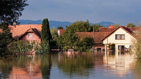 Končno dobra novica za samozaposlene, ki so utrpeli škodo v poplavah (a ne za vse)