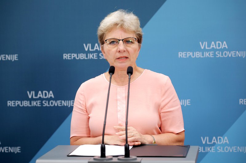 Irena Šinko ni več ministrica za kmetijstvo: "Ni udarila po mizi, kot bi morala" (foto: STA)