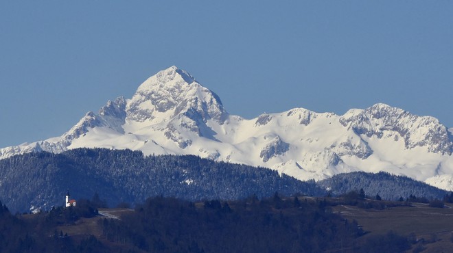 Nevarne razmere v slovenskih gorah: na širšem območju Triglava iščejo pogrešanega pohodnika (foto: Žiga Živulovič jr./Bobo)