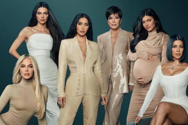 Kako bi bile videti zvezdnice družine Kardashian-Jenner brez kozmetičnih posegov? (VIDEO) (foto: Facebook/Keeping up with the Kardashians Fanpage)