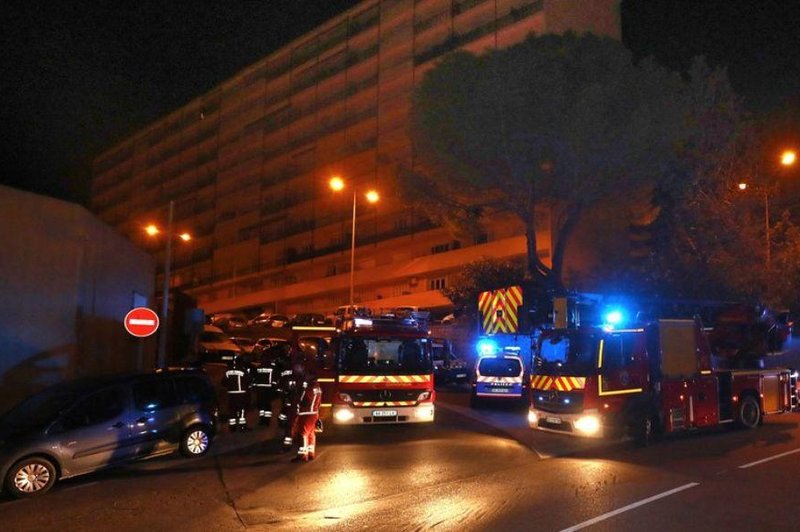 Ko se spopadejo policisti in gasilci: poškodovanih več oseb, ena huje (poglejte, kaj se je zgodilo) (foto: Profimedia)