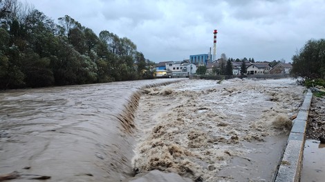 Se bliža huda ura? Župan prebivalcem svetuje preventivno evakuacijo