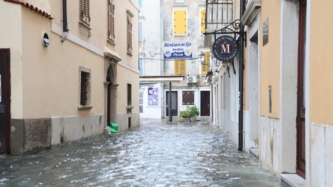 Poplavljena italijanska mesta, v Benetkah sprožili sistem jezov