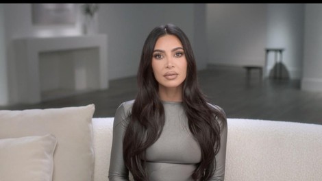 Nov oglas Kim Kardashian požel val kritik: je popolnoma izven stika z realnostjo (VIDEO)