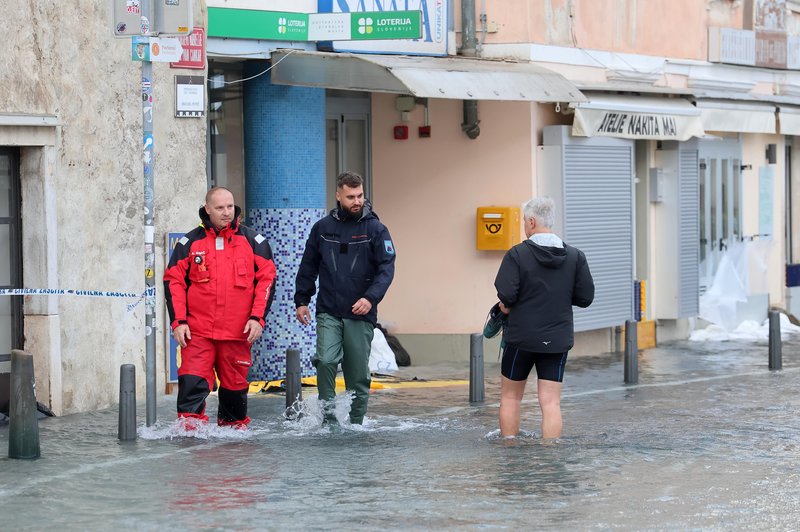 Pod vodo deli piranske punte, težave tudi v Izoli (foto: Bobo/Borut Živulović)