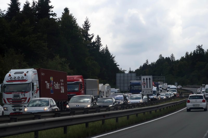 Primite se za glavo: takšne so zamude pred Vrhniko proti Ljubljani (foto: Bobo)