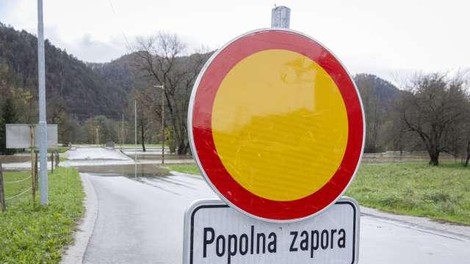 Začenja se popolna zapora ceste na znanem slovenskem cestnem prelazu: preverite, kdaj bo vozišče zaprto