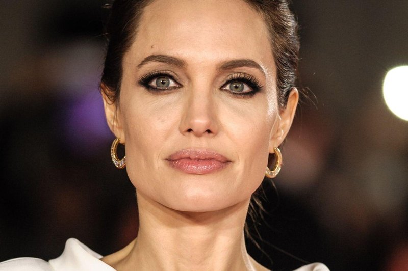 Oče Angeline Jolie javno kritiziral igralko, kaj ga je zmotilo? (foto: Profimedia)